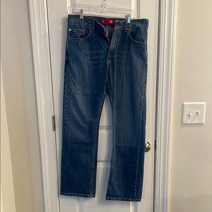 Men's Blue Jeans
Size: 32x32
Style: bootcut